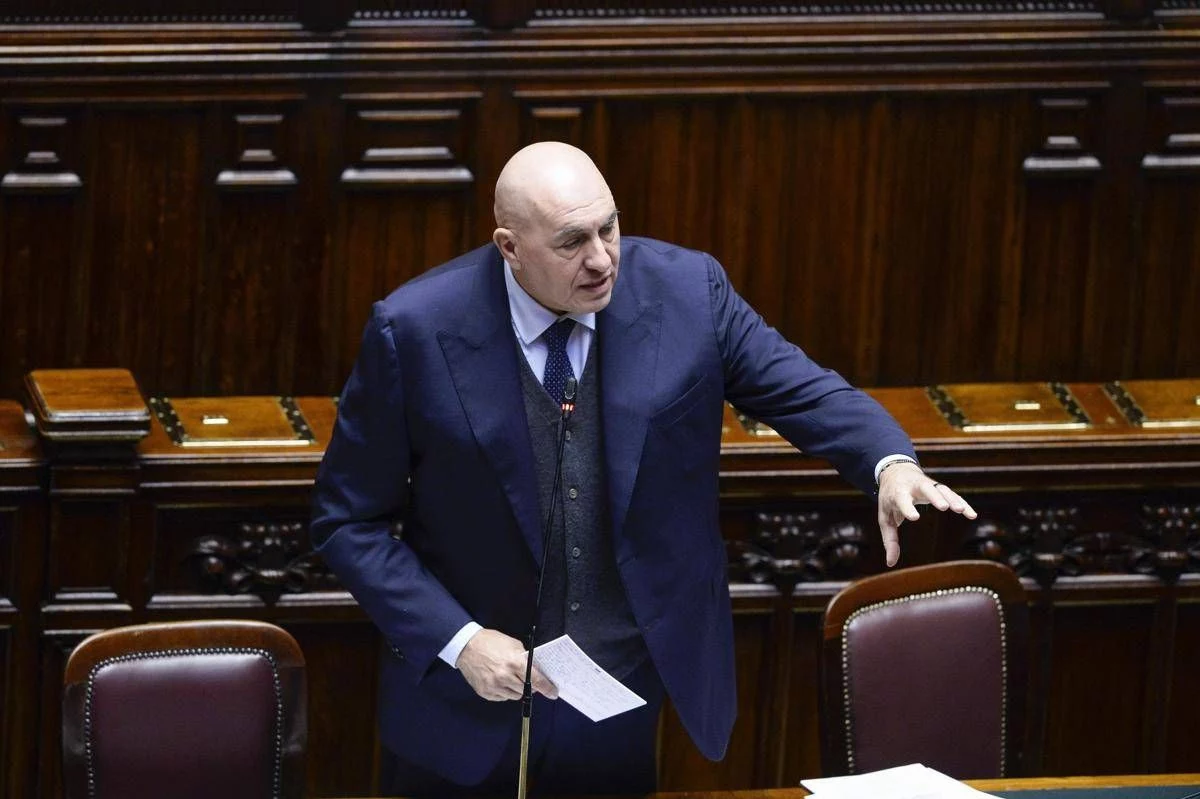 Iran, Crosetto: “Il rischio di questo conflitto è la follia”