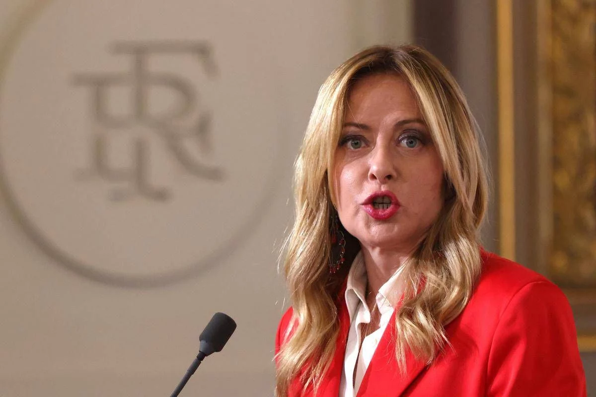 Iran, Macron e Starmer annunciano missione per riapertura duratura Hormuz. Meloni: “Italia pronta a schierare le navi con autorizzazione del Parlamento”