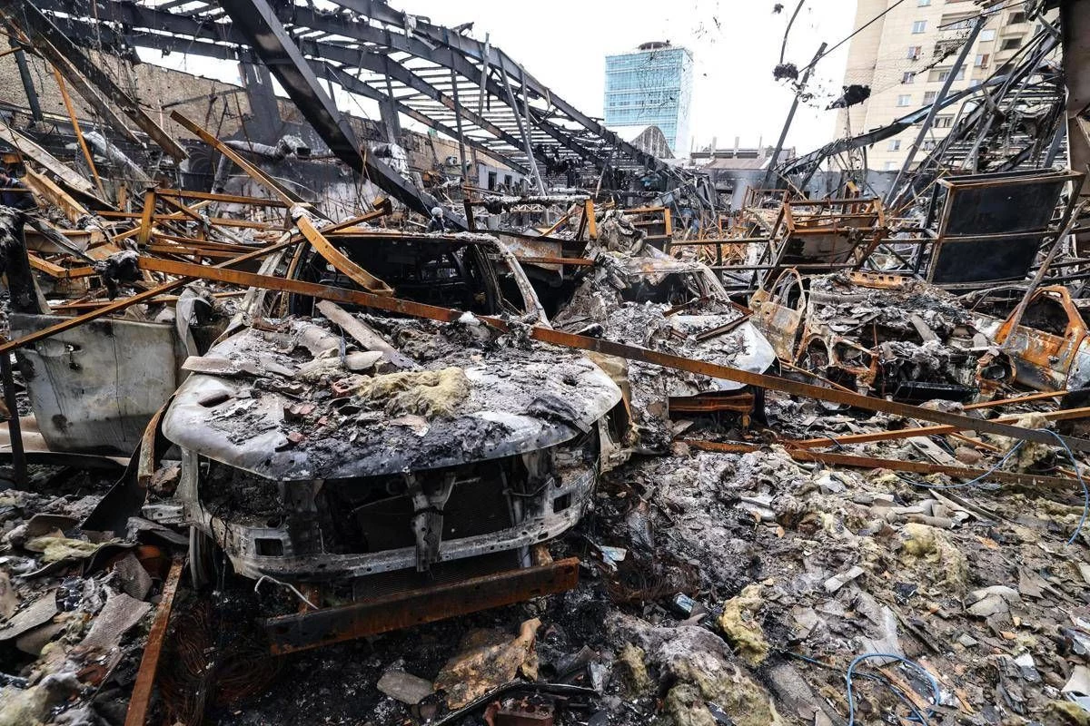 Iran, Trump minaccia attacchi a ponti e centrali elettriche. Teheran: “Abbattuto F-35 Usa, morto il pilota” – Diretta