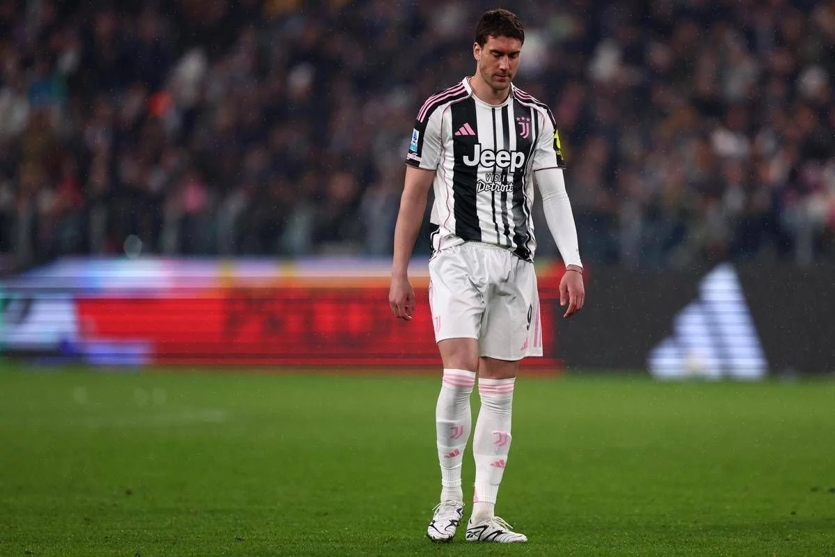 Juve, non c’è pace per Vlahovic: nuovo infortunio per l’attaccante