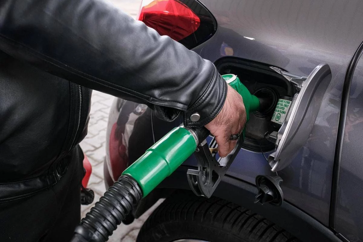 Petrolio, prezzi salgono nuovamente: ma benzina e diesel sono in lieve calo