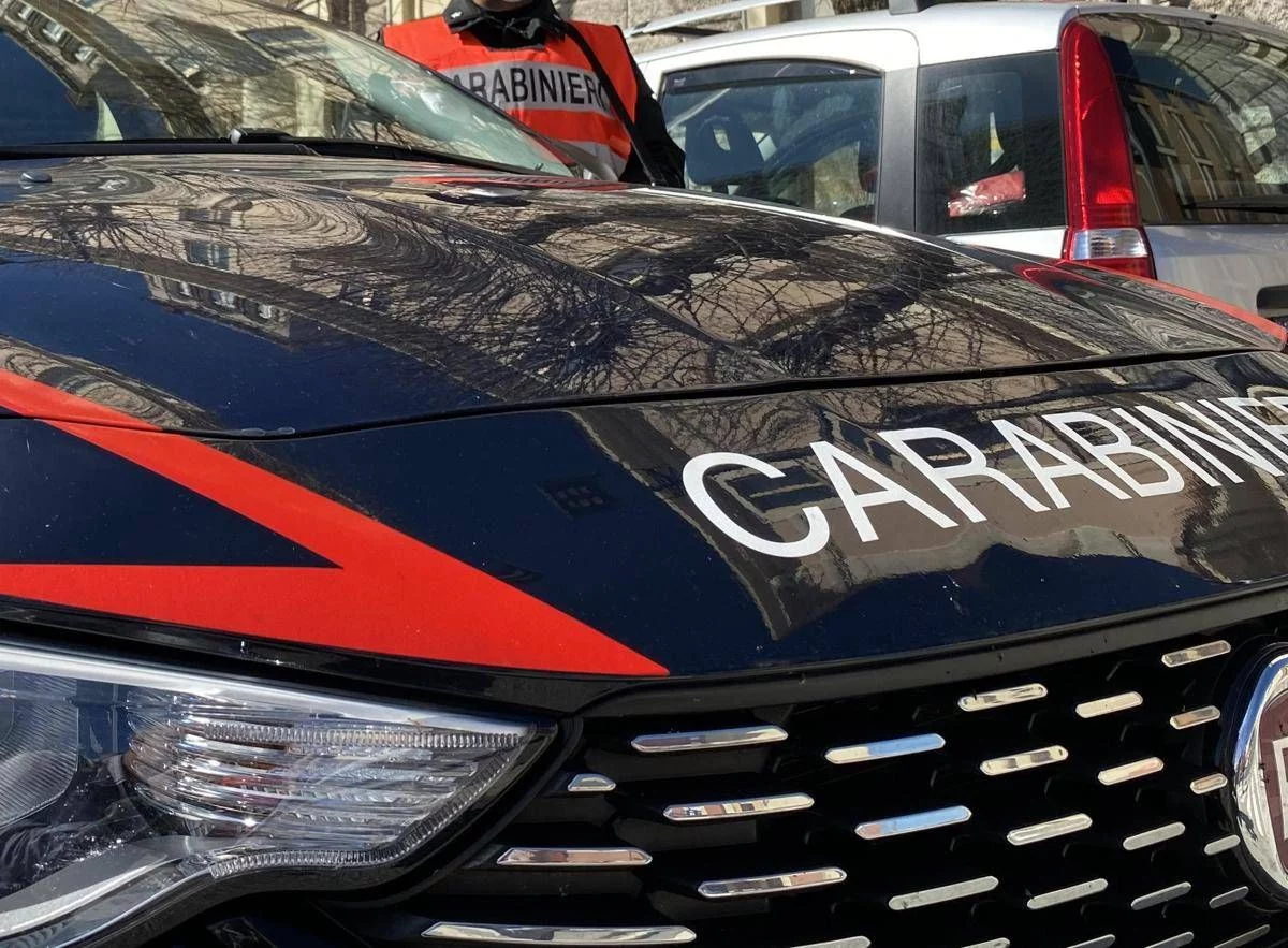 Scontro a fuoco in strada a Napoli, ferite due ragazze di 23 e 24 anni
