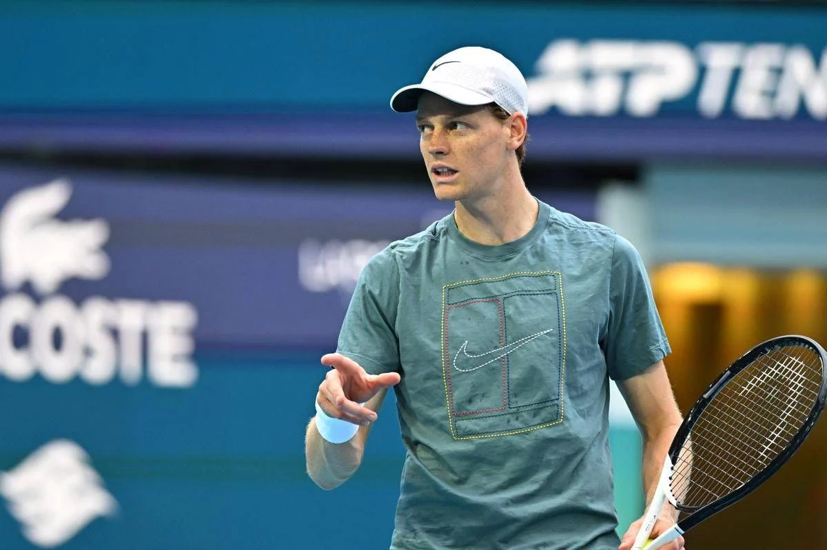 Sinner maestro di tennis per un giorno: la ‘lezione’ a Montecarlo