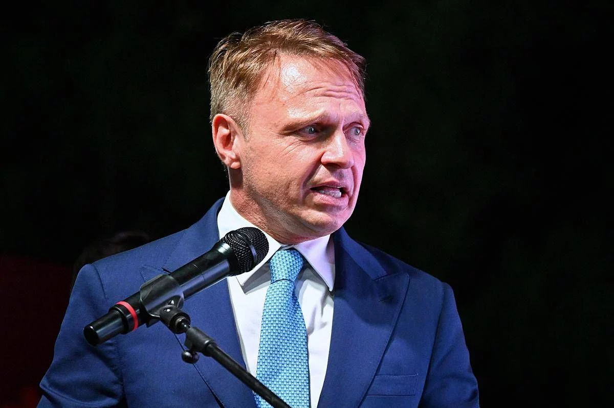 Vino, Lollobrigida: “Basta allarmi su etichette da burocrati di Bruxelles”