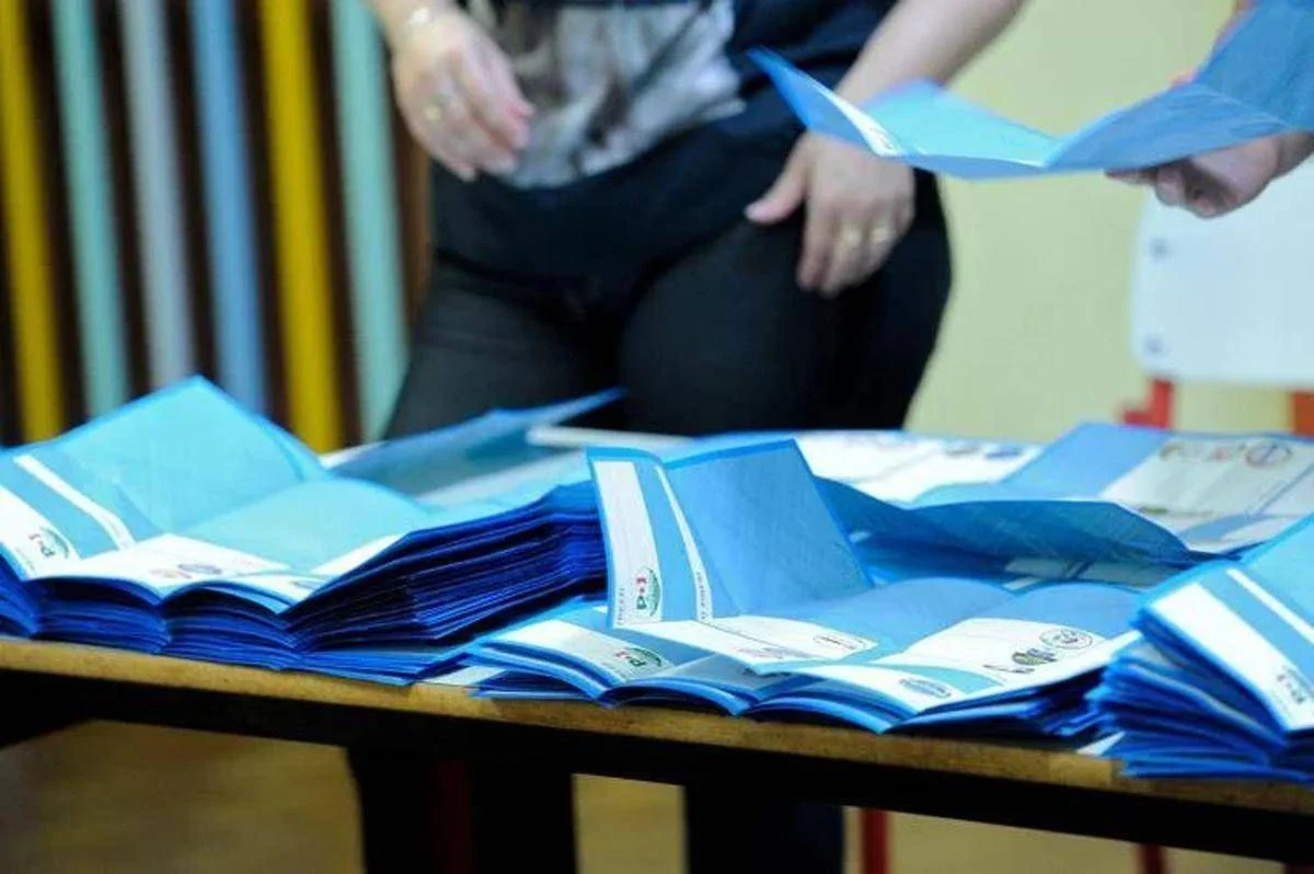 Amministrative, ballottaggi in pareggio. Meloni: “Confermata nostra forza”. Schlein: “Ha problemi con calcolatrice”
