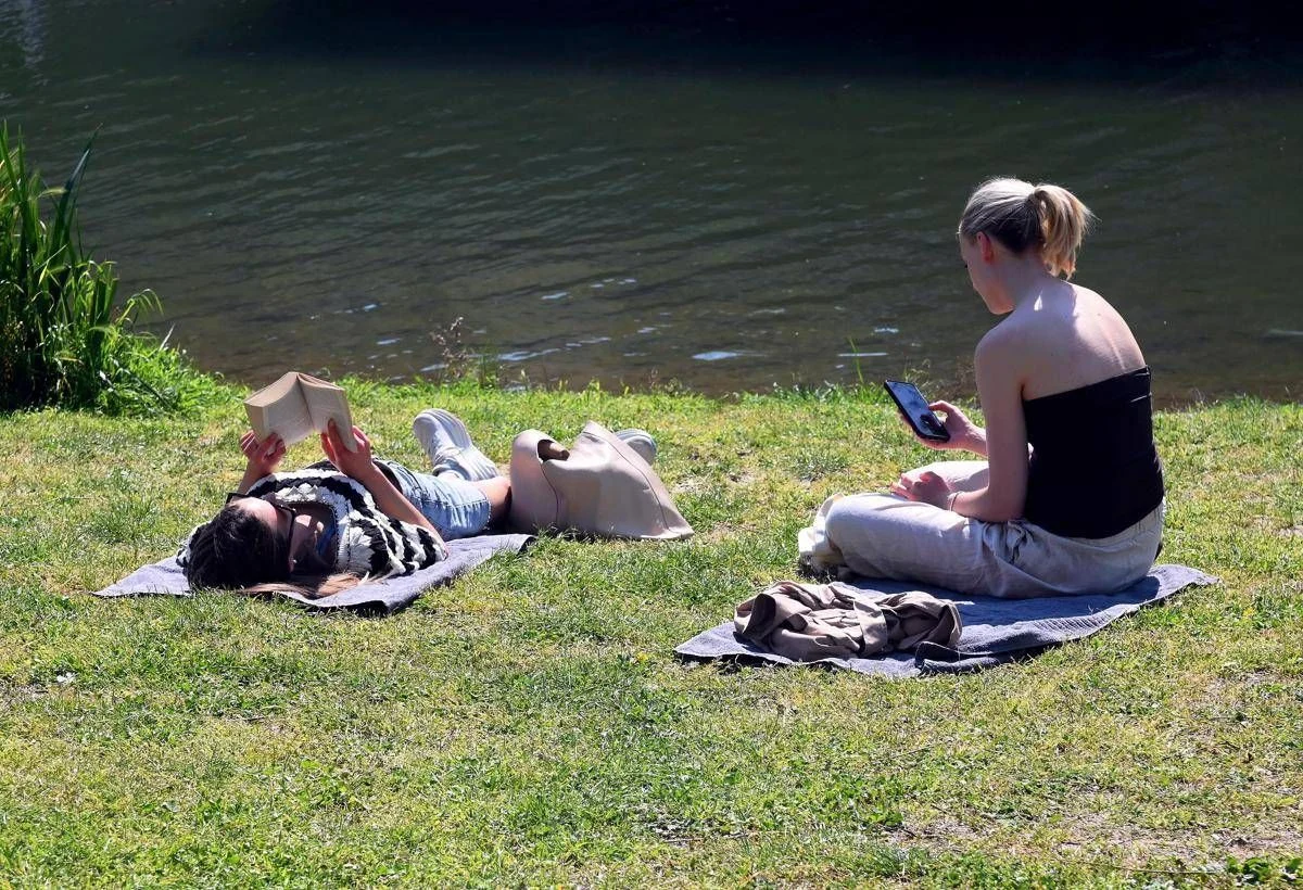 Caldo allenta la morsa sull’Italia, oggi solo una città da bollino arancione