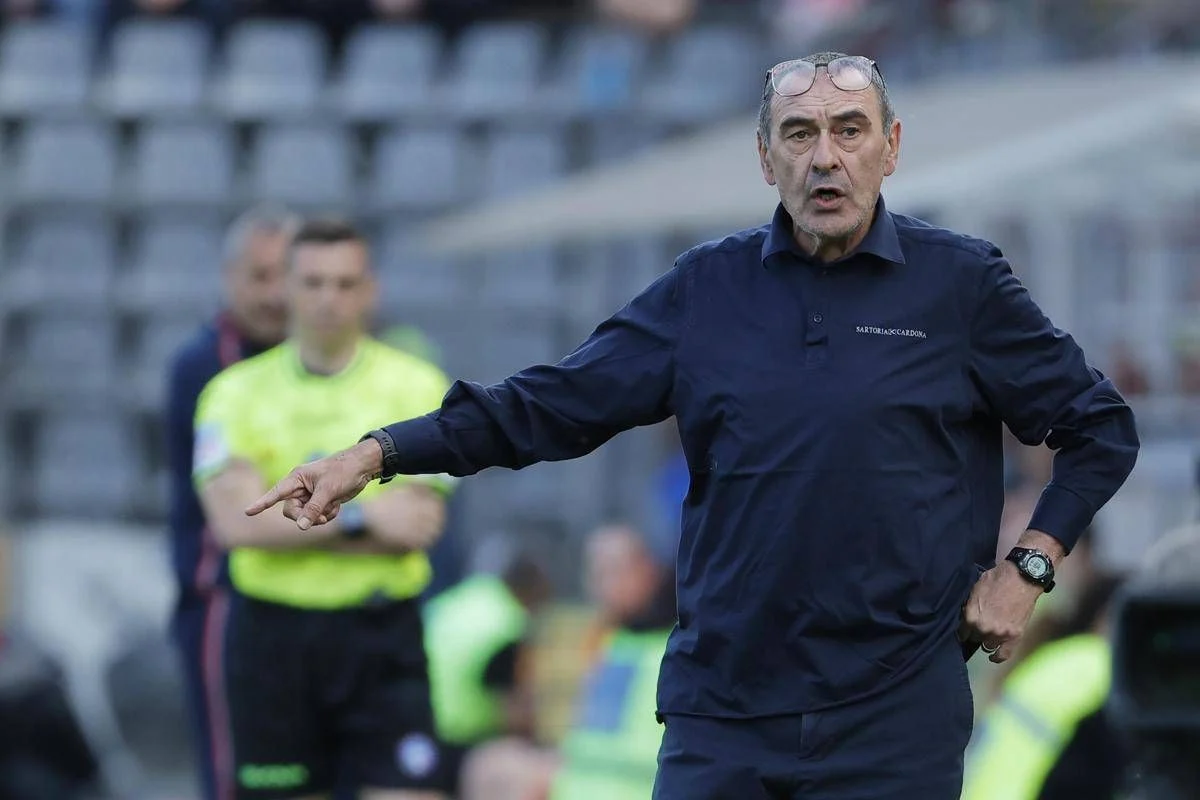 Caos Roma-Lazio, Sarri all’attacco: “Se si gioca domenica alle 12 non vado, fossi il presidente non presenterei la squadra”