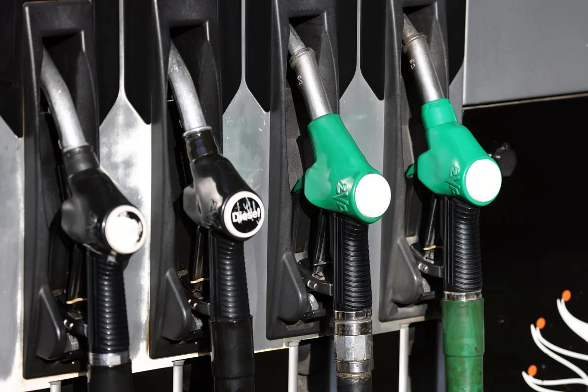 Carburanti, continua corsa prezzi di benzina e diesel: in 10 regioni gasolio già sopra i 2 euro