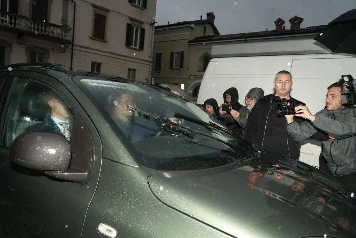 Caso Garlasco, Sempio arrivato in procura a Pavia: non risponderà a pm