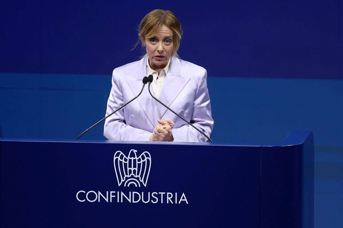 Confindustria, Meloni: “Ue faccia meno e meglio”. E propone un “cantiere comune contro la burocrazia in Italia”