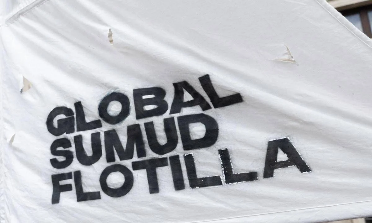 Flotilla, il racconto di un attivista italiano: “Costretti in ginocchio con armi puntate, persone prese a calci”