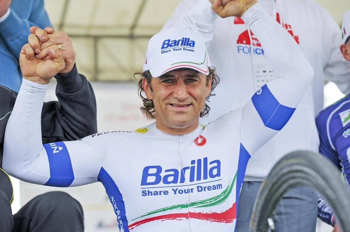 Funerali Zanardi, l’omelia di Don Pozza e l’aneddoto sulla ‘lezione in autogrill’