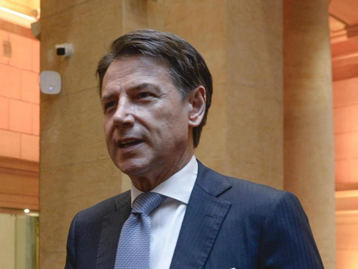 Giuseppe Conte: “Tornato a casa. Intervento riuscito, sto molto bene”