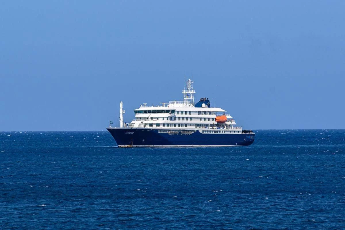 Hantavirus su nave da crociera, ultimo bilancio: sette casi e tre morti. La MV Hondius attraccherà alle Canarie