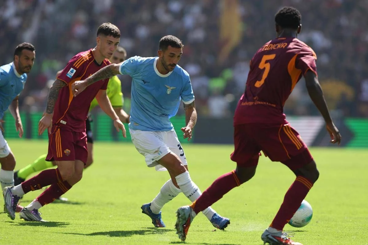 Il derby Roma-Lazio slitta a lunedì 18 maggio, si giocherà alle 20.45