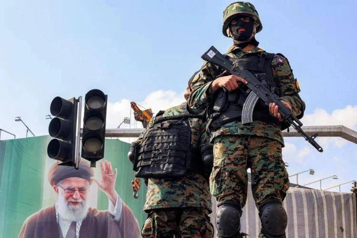 Iran, Trump insiste: “Sarà un buon accordo”. Usa colpiscono radar e siti droni nel Sud