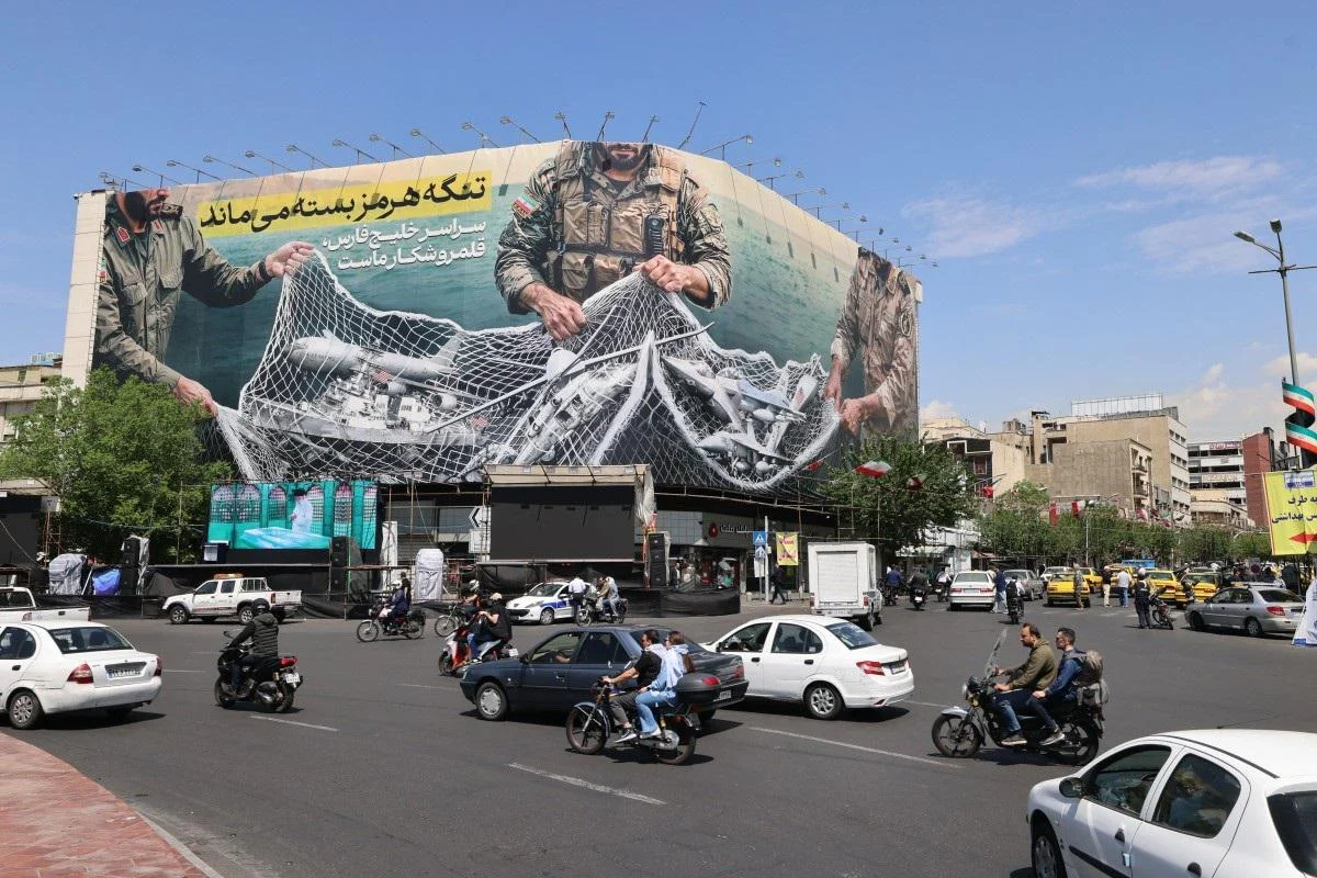 Iran torna ad accusare l’Italia: “Sostegno tecnico e logistisco è contributo ad aggressione”. Nuovi raid Usa dopo drone di Teheran contro petroliera