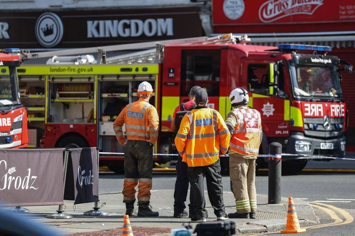 Londra, incendio in supermercato Kosher: 100 pompieri in campo