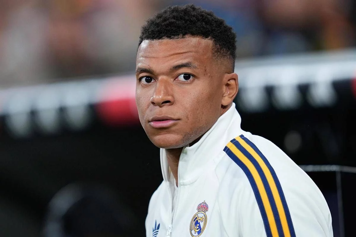 Mbappé, la vacanza in Sardegna fa infuriare i tifosi del Real: “Vattene”