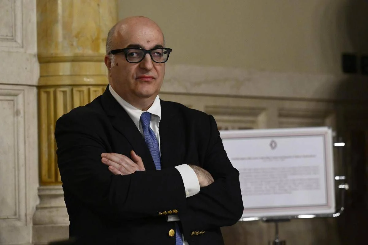 Scorta per Mario Sechi dopo una minaccia: “In mezza giornata la mia vita è cambiata”