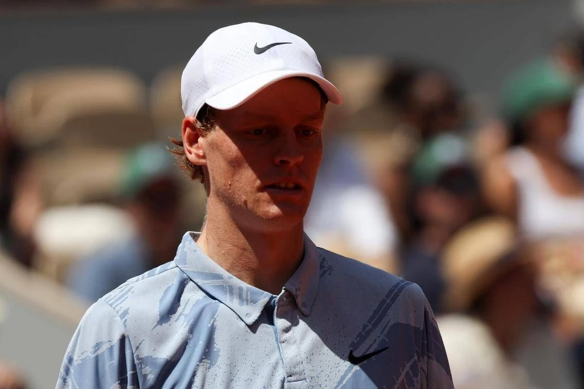 Sinner, e ora? Dal ko al Roland Garros al sogno del bis a Wimbledon, il programma di Jannik