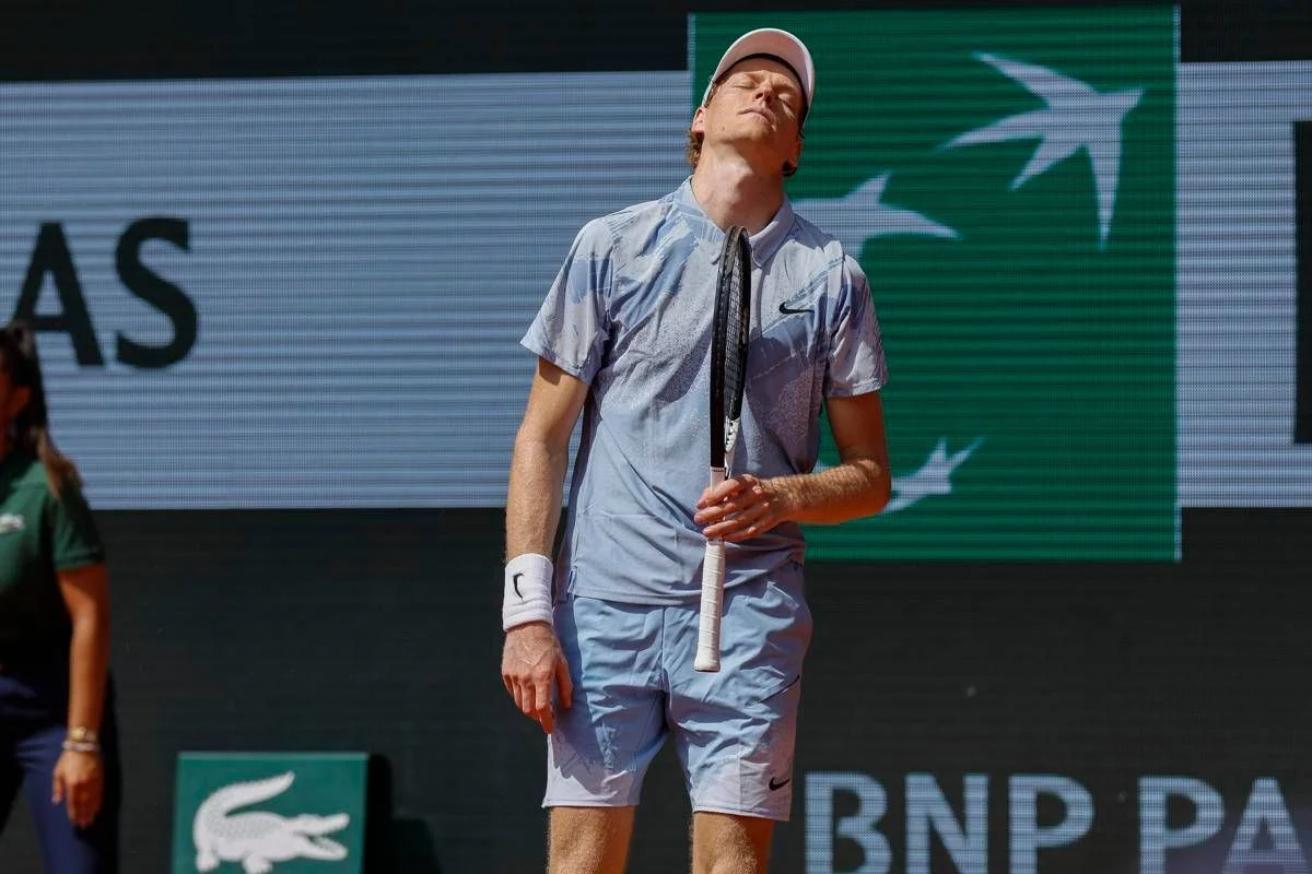 Sinner eliminato al Roland Garros, Binaghi: “Vicini a Jannik, sportività vale più del risultato”