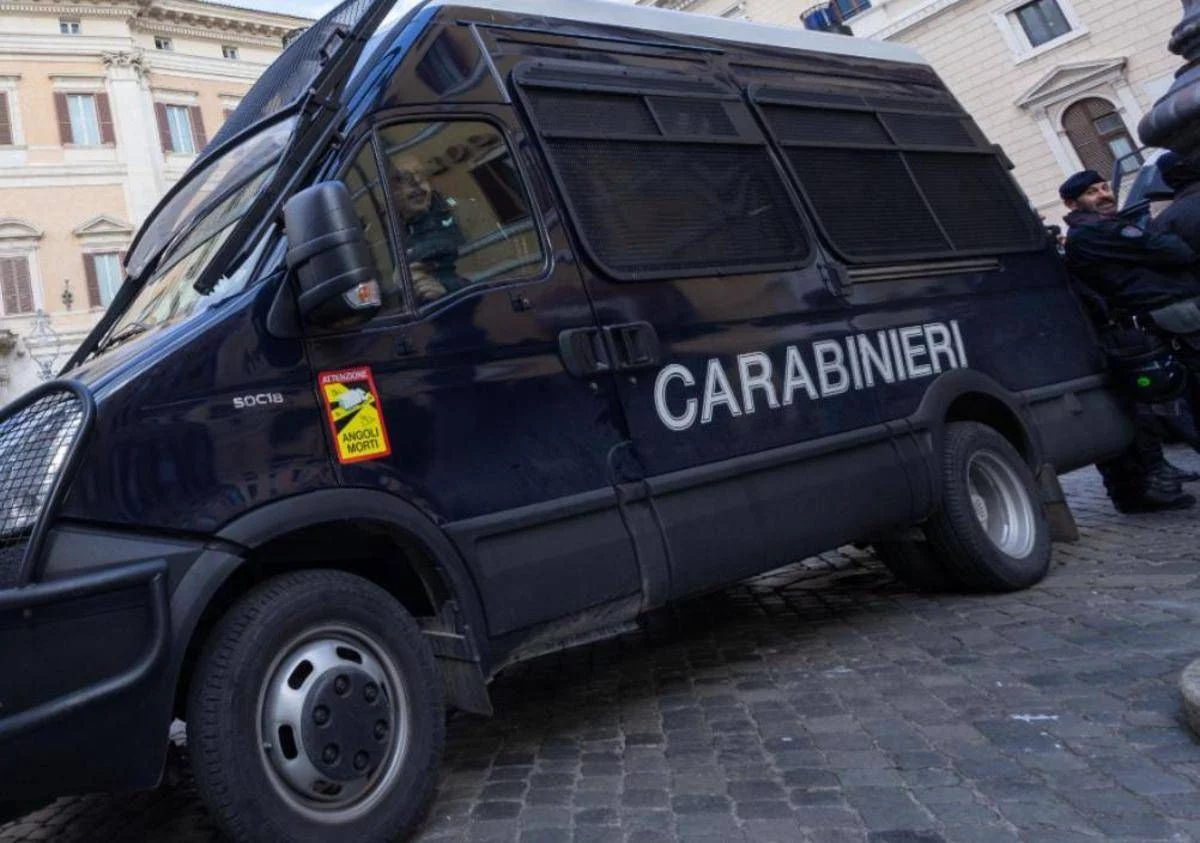 Traffico di droga, estorsione e armi: sgominata associazione a Roma vicina a clan Senese