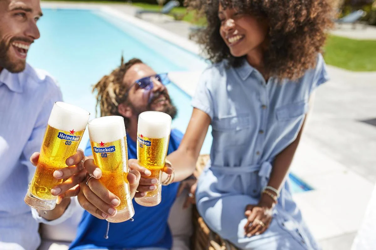 Alimenti: la birra analcolica è la nuova protagonista dell’estate 2026, per la gen z è buona, versatile e ‘cool’