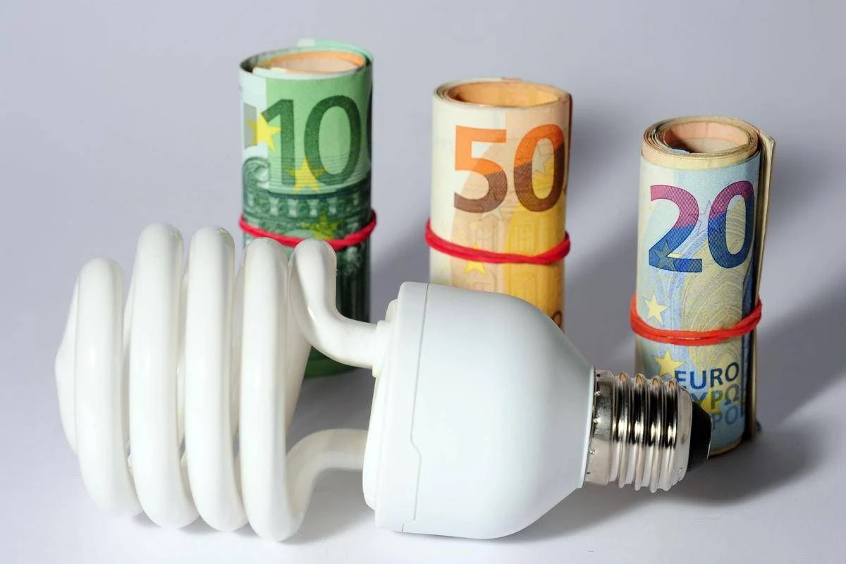 Bollette, carburante e… centri estivi: tutti gli aumenti dell’estate