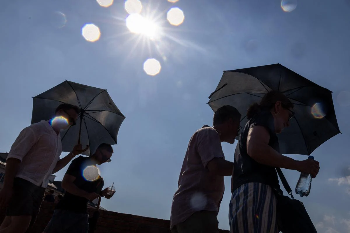 Caldo estremo sull’Italia, oggi sono 22 le città da bollino rosso: domani salgono a 25