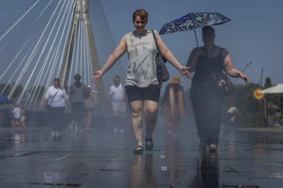 Caldo record in Europa, l’ondata si sposta a Est: Budapest verso i 40°C, allerta in 7 Paesi