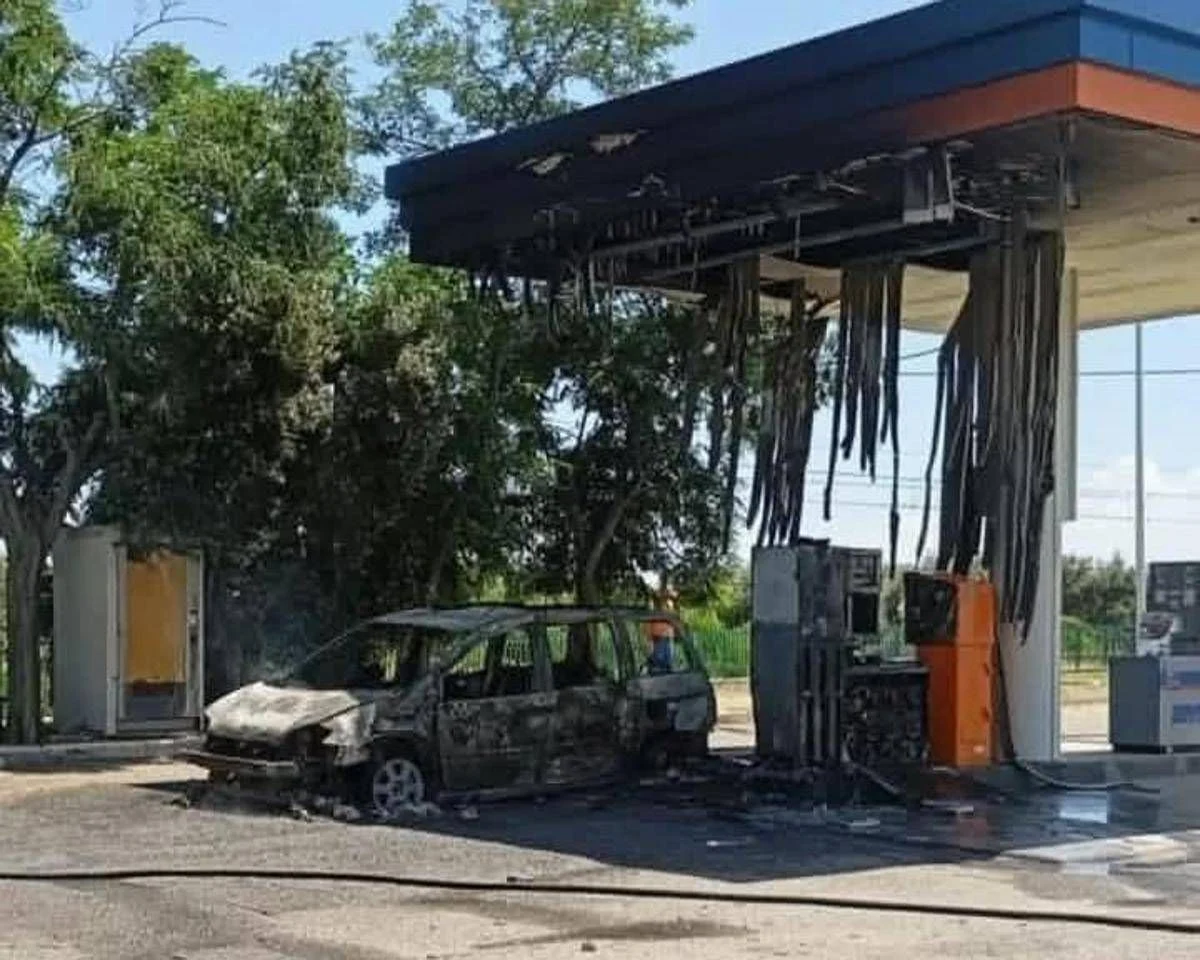 Cosenza, strage di migranti sulla Ss 106: 4 corpi carbonizzati in auto. Si indaga per omicidio
