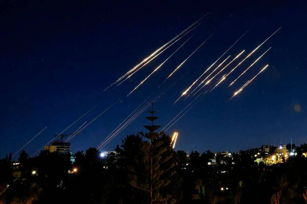 Iran lancia missili contro Israele. Trump: “Fermatevi”. Forze Usa in allerta