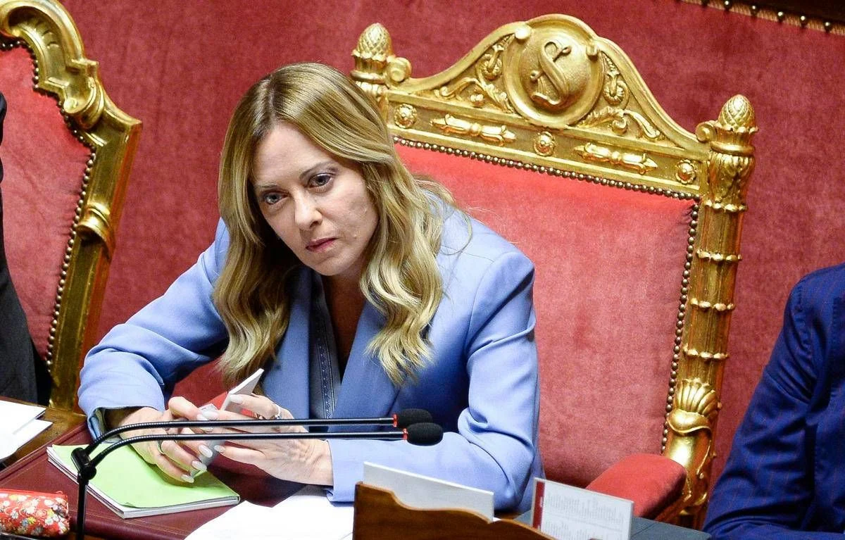 Meloni in Senato: “No a Ue superinvasiva, su assenza a vertice Tivat polemicucce”. Botta e risposta con Renzi