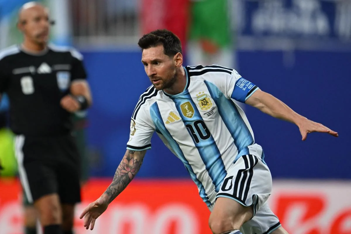 Messi, la tripletta record ai Mondiali e le lacrime: “Giorni difficili”
