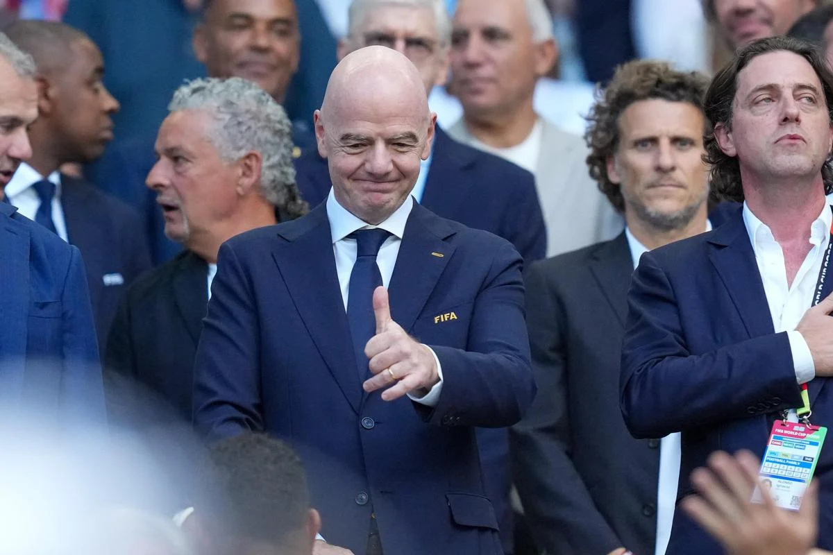 Mondiali, Infantino e il torello con le leggende del Brasile