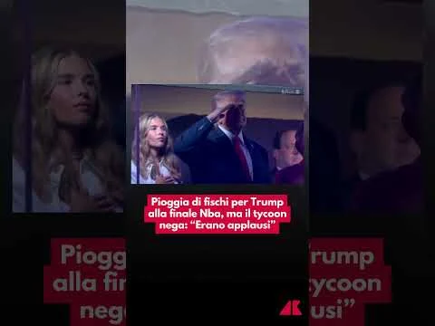 Pioggia di fischi per Trump alla finale Nba, ma il tycoon nega: “Erano applausi”