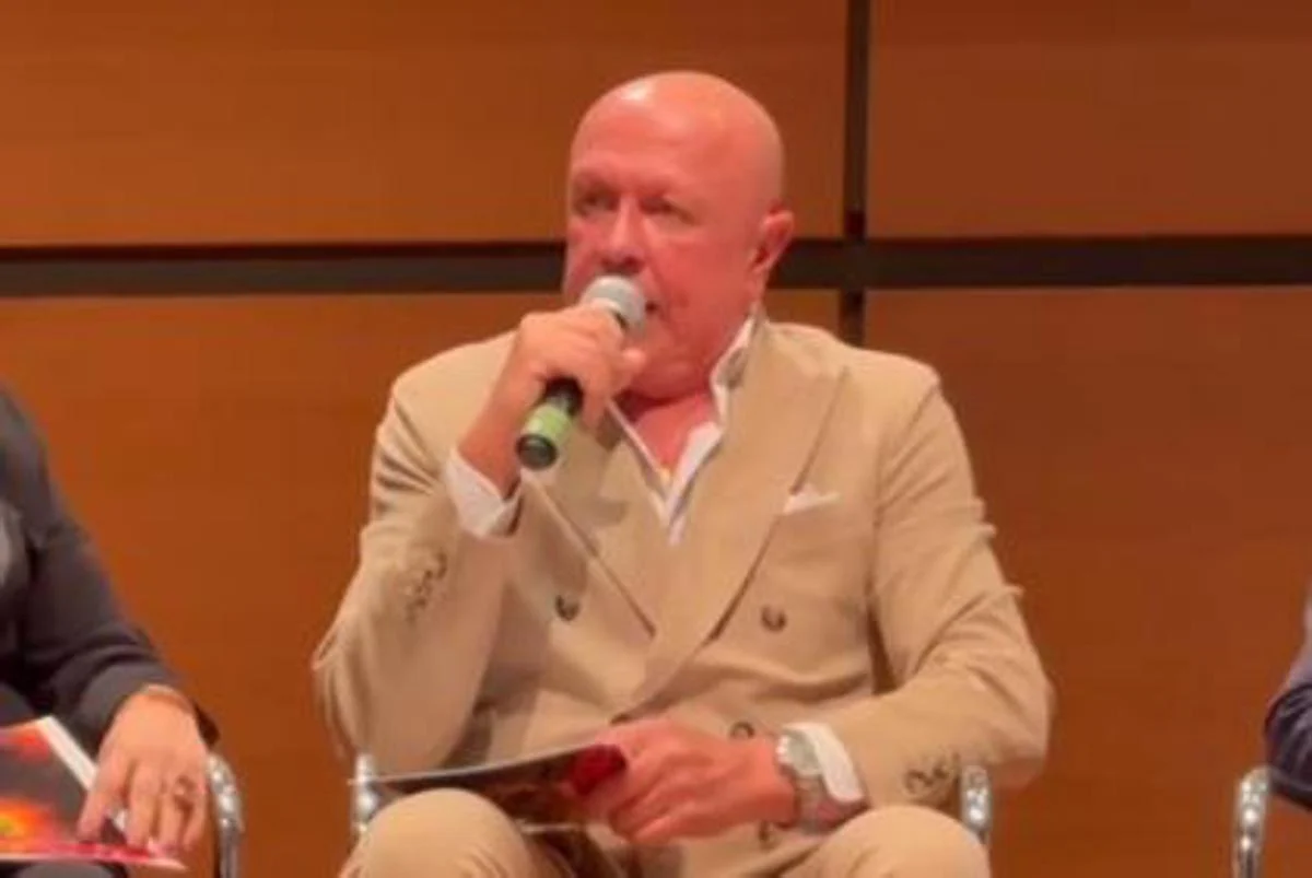 Raffaella Carrà, il figlio Gian Luca Pelloni Bulzoni: “Mi ha adottato dopo la diagnosi della malattia”