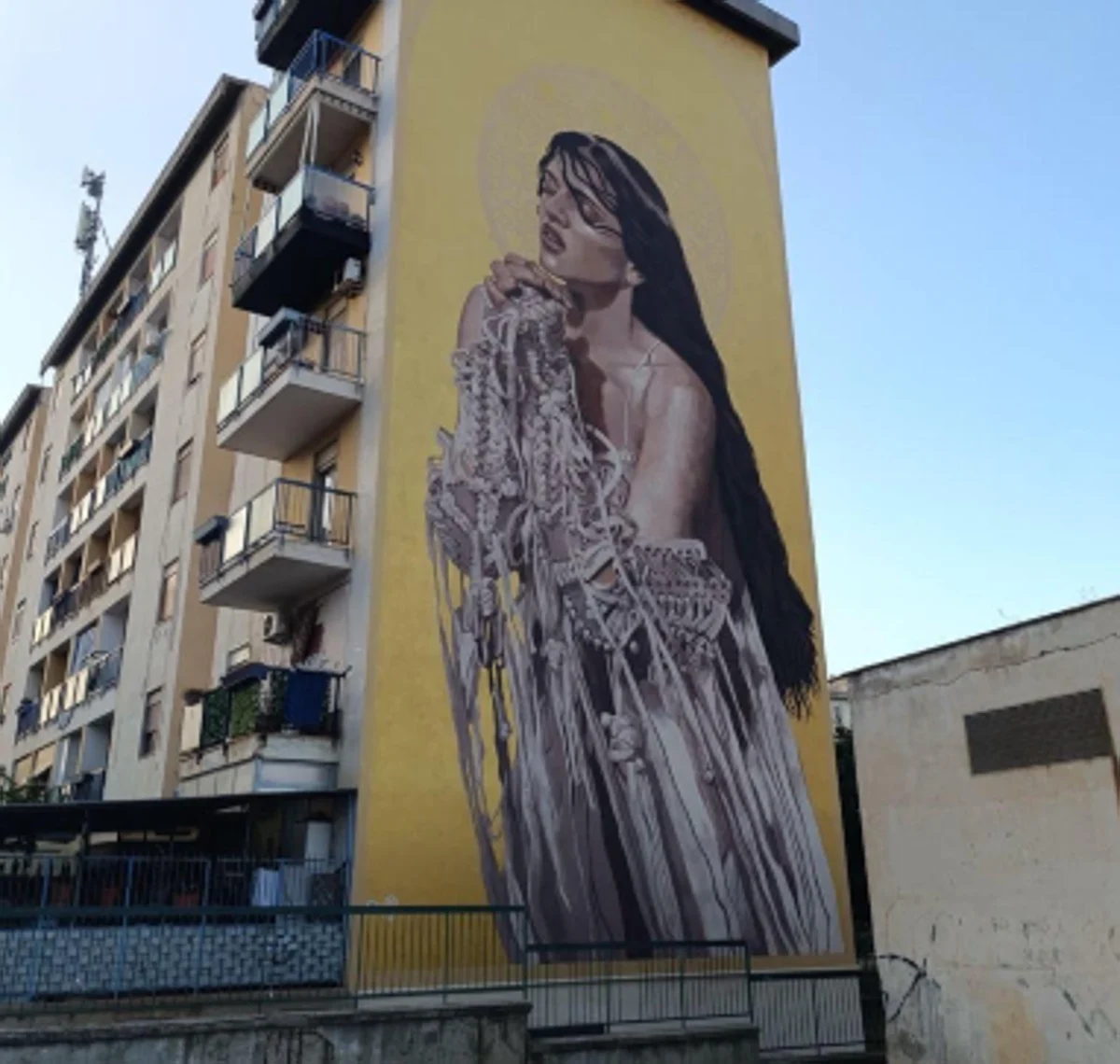 Rosalìa ‘protagonista’ a Palermo, spunta il murales nel cuore della città: l’omaggio