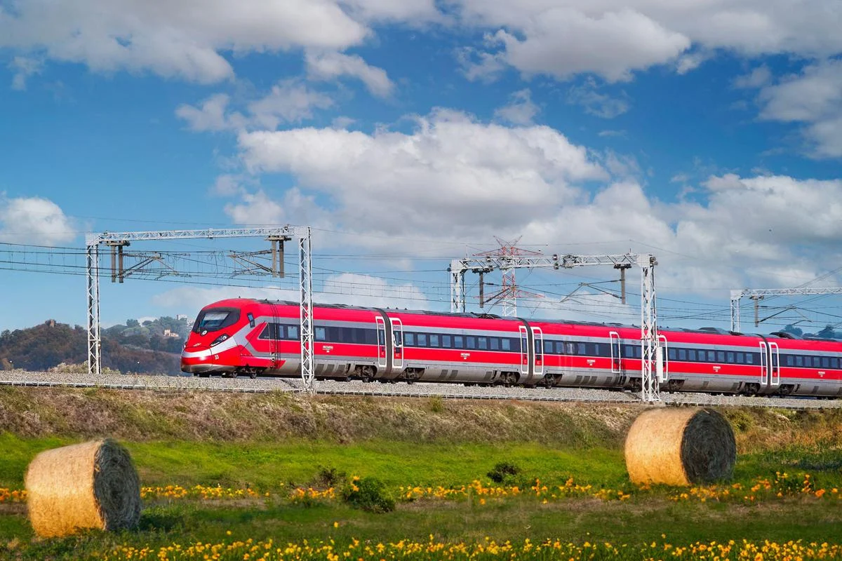 Treni, circolazione sospesa su linea Alta Velocità tra Rogoredo e Piacenza: ritardi e cancellazioni