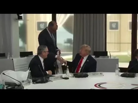 Trump e la maglia della Germania, il regalo di Merz tra G7 e Mondiali