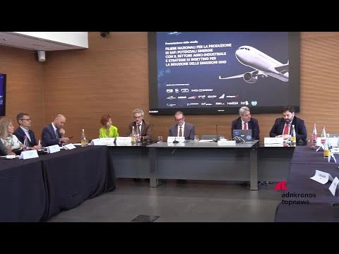 Decarbonizzazione del trasporto aereo, a Roma l’incontro sul futuro della filiera SAF