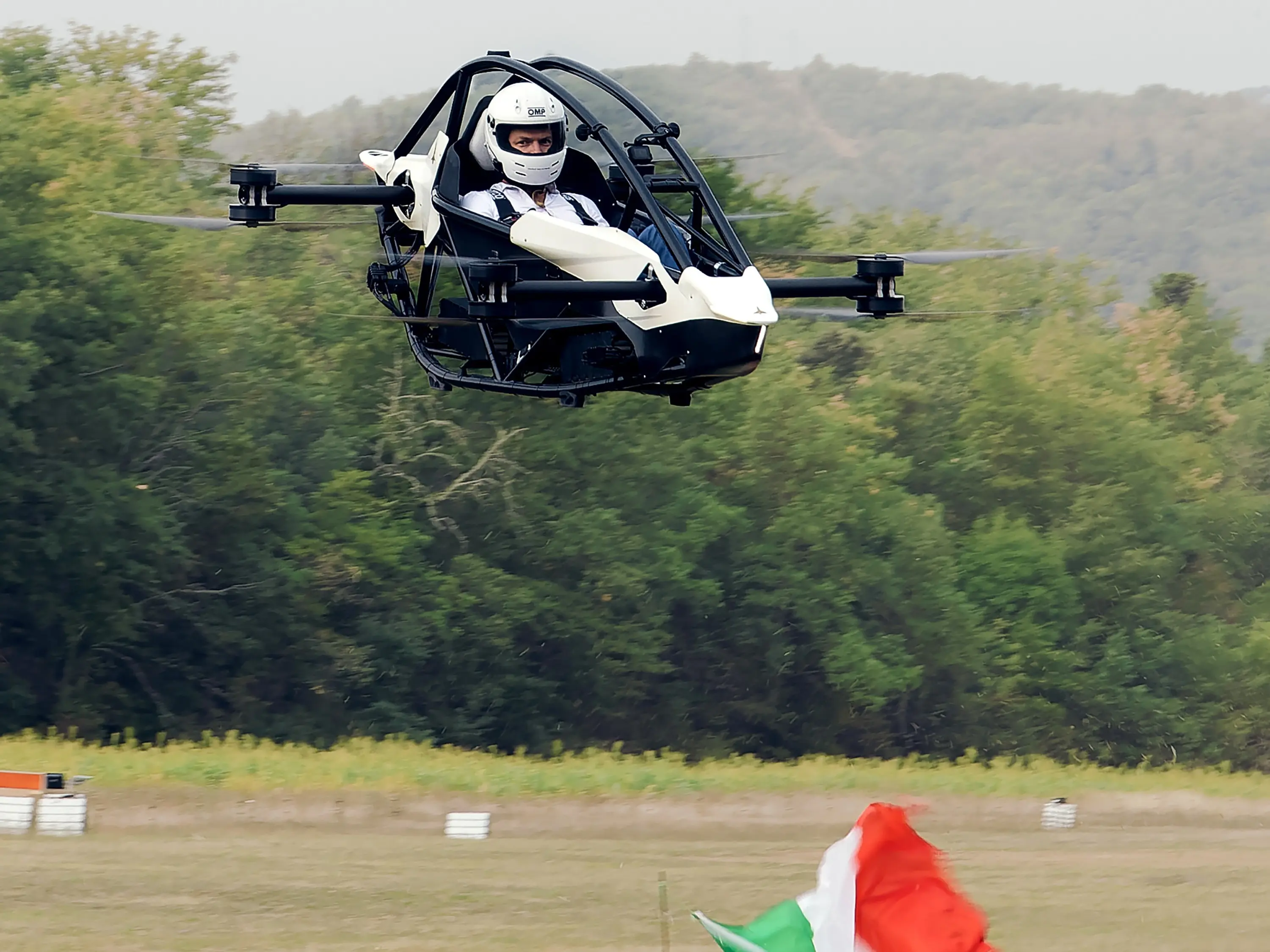Jetson, il primo ultraleggero eVTOL certificato per volare in Italia