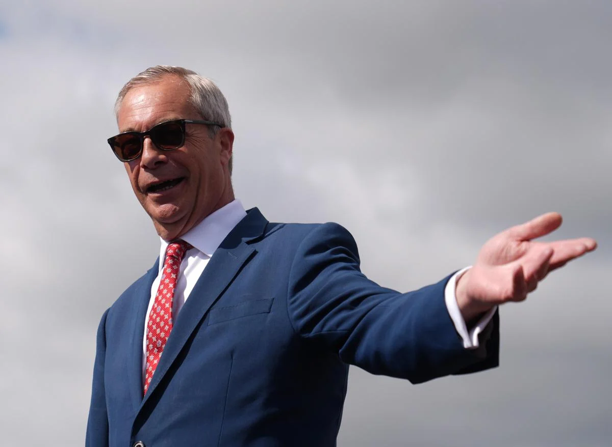 Nigel Farage: “Mi dimetto da deputato e mi candido alle suppletive a Clacton”