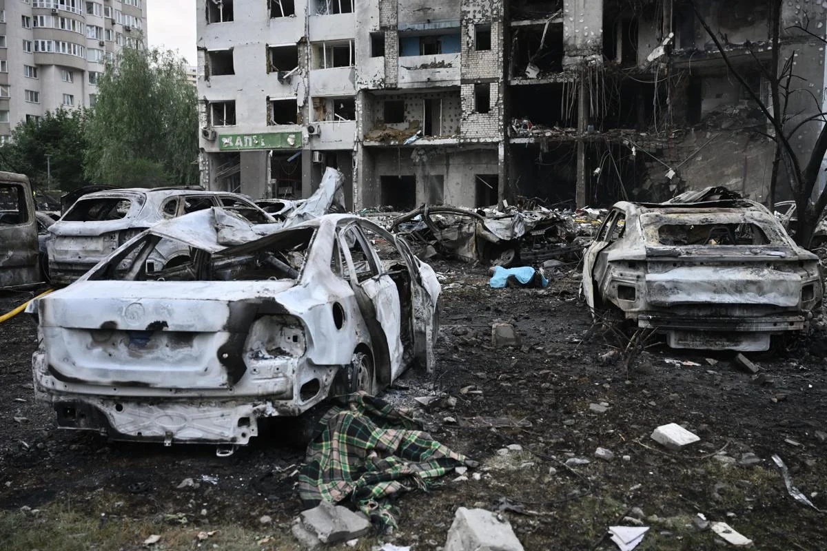 Ucraina, missili della Russia su Kiev nella notte: 9 morti
